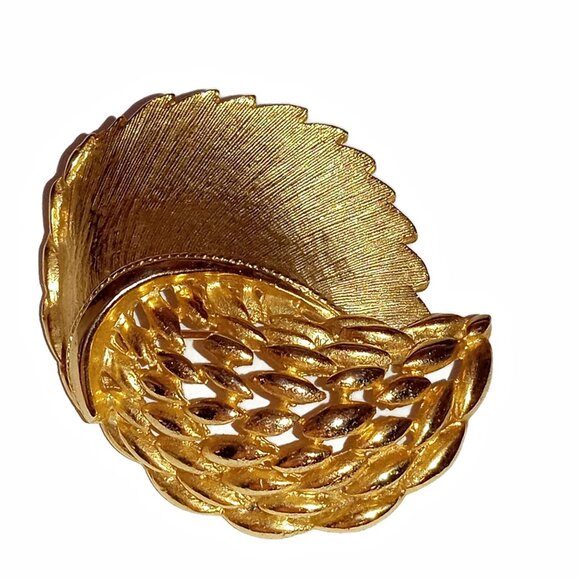 Textured Gold Plate‎ Brooch - Picture 2 of 8
